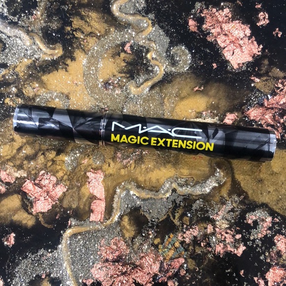 *Authentic* MAC Magic Extension Mascara - Picture 2 of 2